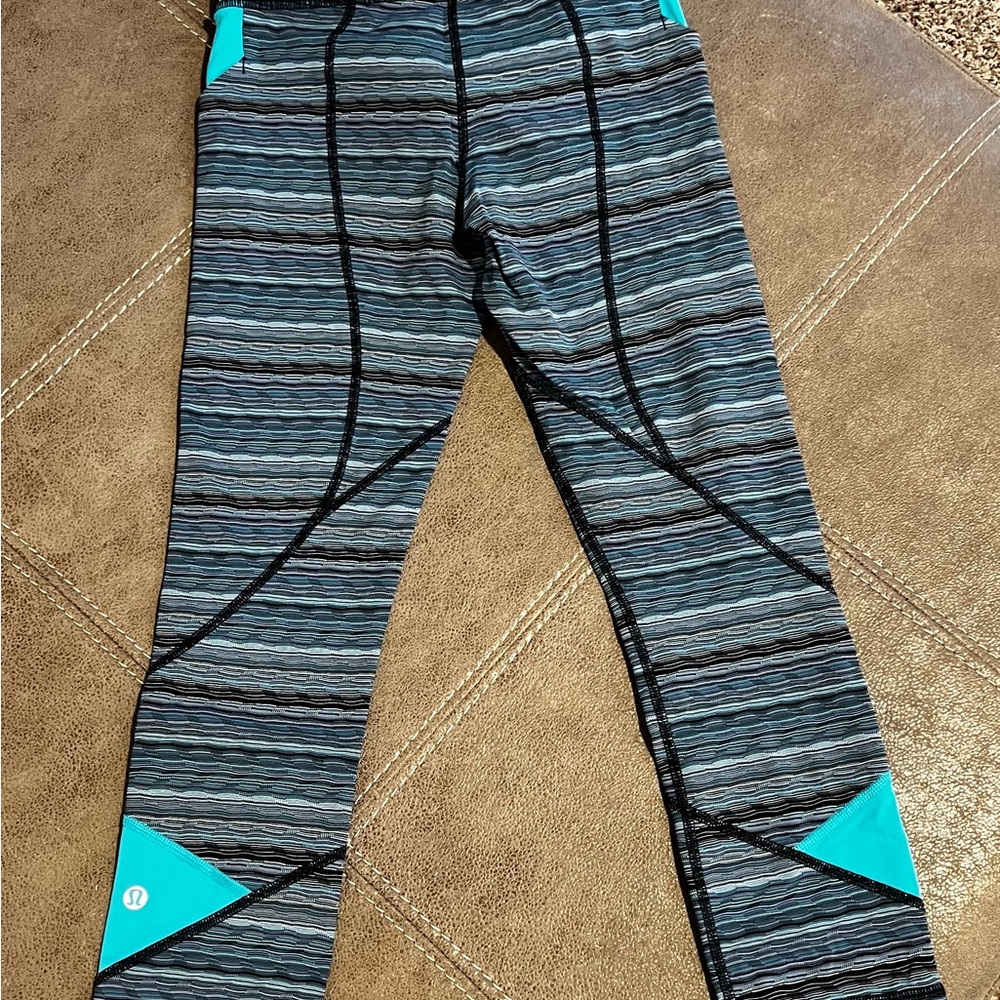 Lululemon Athletica Blue and Black Full-Length Leggings - Picture 3 of 7
